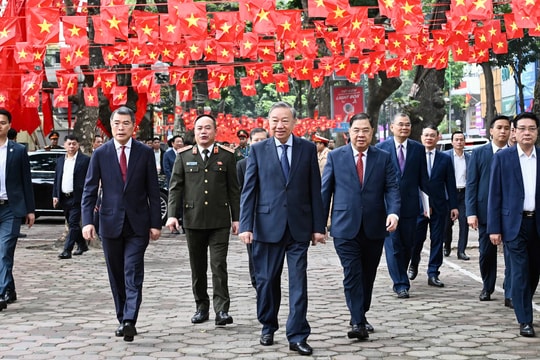 Lãnh đạo Đảng, Nhà nước đi bỏ phiếu