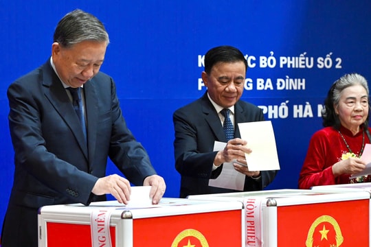 Tổng Bí thư Tô Lâm bỏ phiếu bầu cử