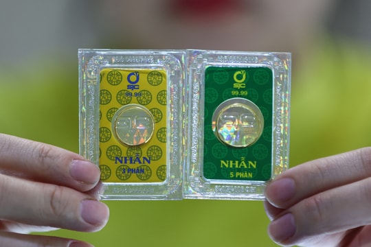 Giá vàng giảm khi đến hạn trả nợ, phải trả vàng hay tiền?