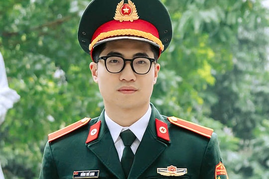 Từ cậu học trò 'ham vui' đến học viên Quân y được Bộ Quốc phòng vinh danh