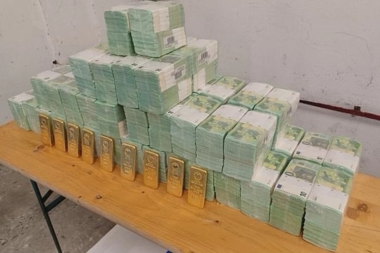 Ukraine yêu cầu Hungary trả lại 82 triệu USD tiền, vàng