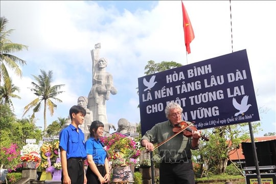 Dâng hương tưởng niệm 58 năm ngày đồng bào Sơn Mỹ bị thảm sát