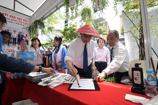 Giao lưu văn hóa Việt - Nhật từ giảng đường đến lễ hội