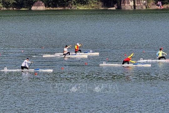 Gần 500 vận động viên tranh giải đua thuyền Rowing và Canoeing quốc gia tại Đà Nẵng