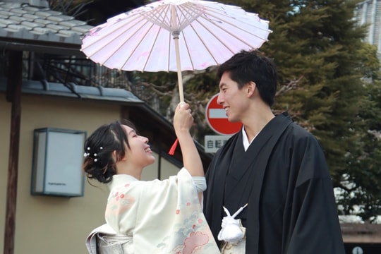 Chàng trai Canada 'bẻ lái cuộc đời' vì tình yêu với cô gái Việt