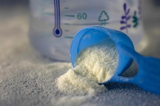 Singapore thu hồi thêm lô sữa vì phát hiện độc tố