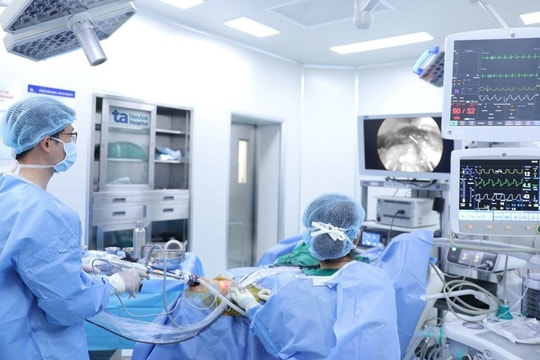 Mổ ung thư tuyến giáp thẩm mỹ