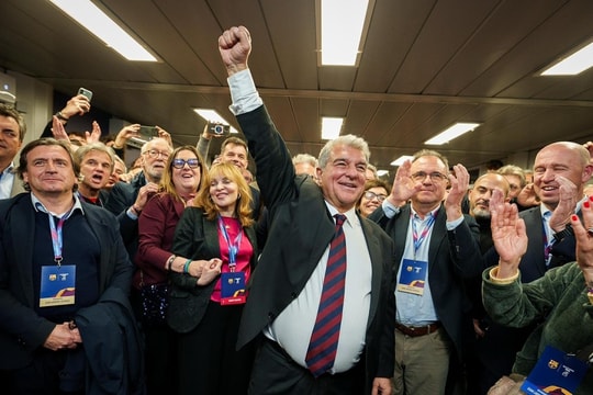 Laporta tái đắc cử Chủ tịch Barca với chiến thắng áp đảo