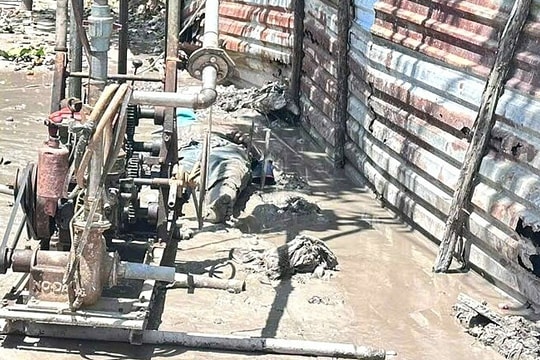 Hai người bị điện giật tử vong khi di dời giàn khoan