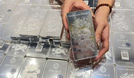 Giá bạc hôm nay 16-3: Giảm nhanh hơn thế giới, người mua bạc lại "méo mặt"