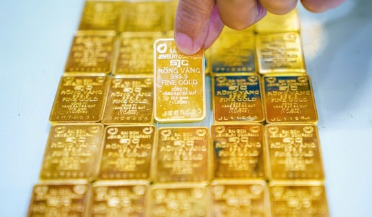 Sáng 16-3, vàng thế giới thủng mốc 5.000 USD/ounce, giá vàng miếng SJC vẫn neo cao