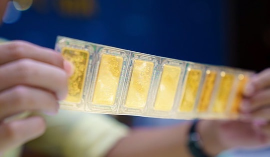 Giá vàng trong nước vẫn bật tăng dù giá vàng thế giới lao dốc