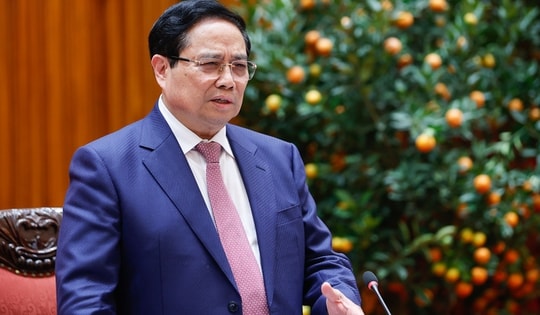 Thủ tướng: Rà soát giảm thuế, phí, bố trí ngân sách để hỗ trợ bình ổn giá xăng dầu