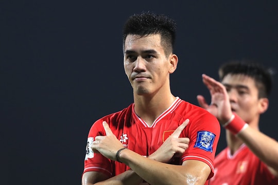 Tuyển Việt Nam đón sao nhập tịch Đỗ Hoàng Hên, Tiến Linh bất ngờ mất suất