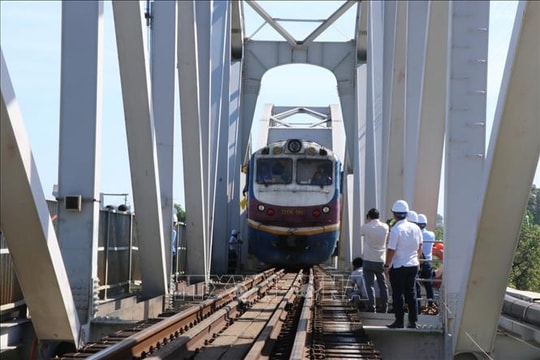 Đồng Nai tăng cường kiểm tra an toàn đường sắt, đường thủy khu vực cầu Ghềnh