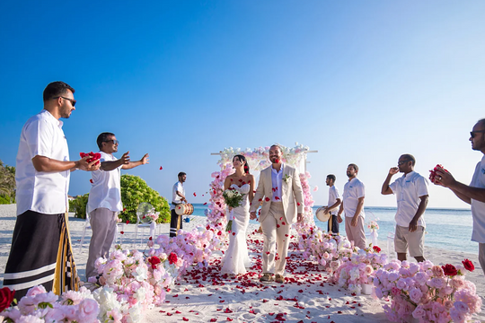 Chuyến trăng mật thành ác mộng vì mắc kẹt do xung đột Trung Đông