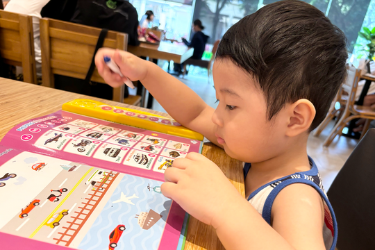 Dấu hiệu nào cảnh báo trẻ cận thị?