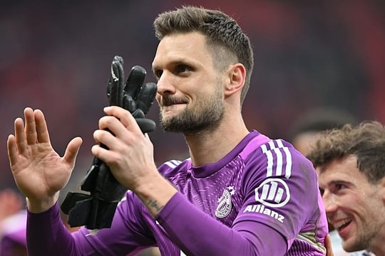 Bayern mất cả 4 thủ môn ở Champions League