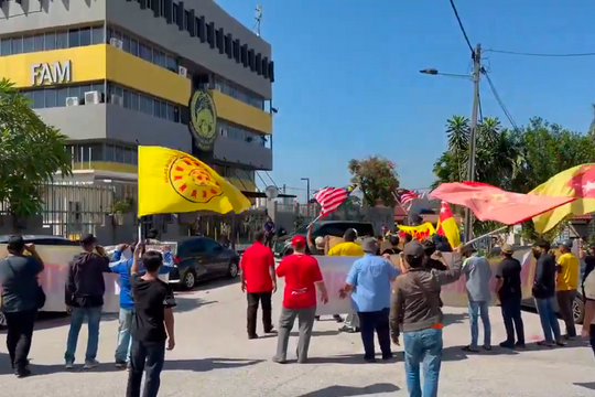 CĐV Malaysia biểu tình phản đối vụ gian lận nhập tịch