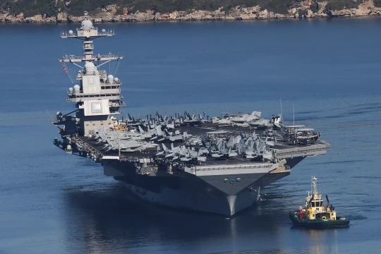 600 thủy thủ tàu sân bay Mỹ ngủ vạ vật vì đám cháy hơn 30 giờ