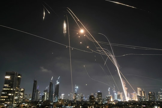 Israel bác tin sắp cạn tên lửa đánh chặn