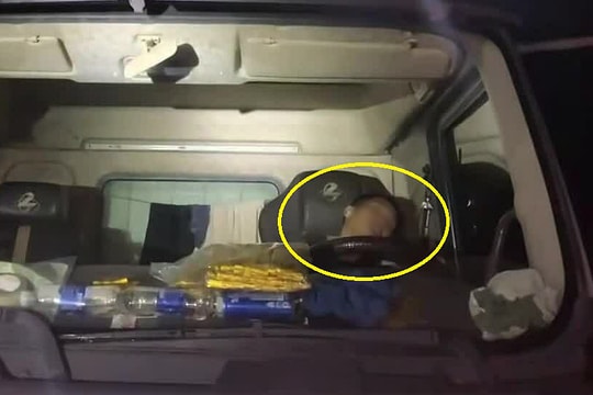 Tài xế bị phạt vì dừng xe ngủ trên cao tốc