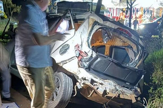 4 ôtô tông liên hoàn, một người chết