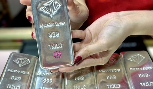 Giá bạc hôm nay 17-3: Bất ngờ tăng nhanh hơn vàng