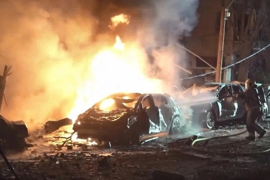 Israel tập kích mỏ khí đốt lớn nhất Iran, UAE bắn hạ thêm 13 tên lửa đạn đạo