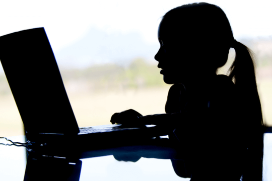 EU cảnh báo 'khoảng trống pháp lý' trong bảo vệ trẻ em trên không gian mạng