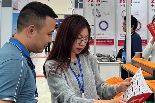 Người trẻ miệt mài “cày” tiếng Trung mỗi tối, lương vọt lên gần gấp đôi