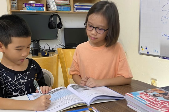 Cách tự học tiếng Anh của 'cô giáo nhí' 9 tuổi