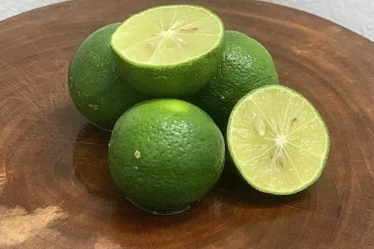 Uống nước chanh trị gout?