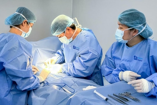 U bã đậu trên mặt bé gái 8 tuổi