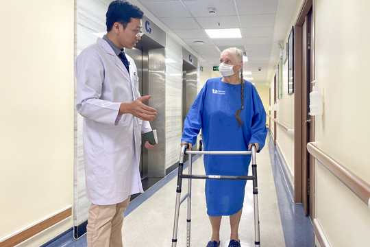 Từ Mỹ đến Việt Nam thay khớp gối