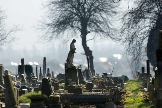 Thiếu đất nghĩa trang, Anh cân nhắc tái sử dụng mộ 100 tuổi