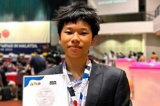 Chàng trai vàng Vật lý trúng tuyển đại học số 1 thế giới