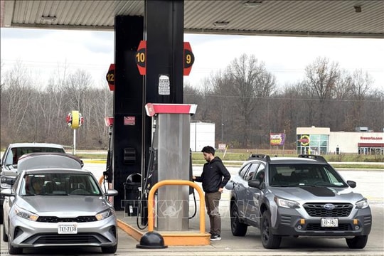 Giá dầu thế giới vọt lên hơn 119 USD/thùng