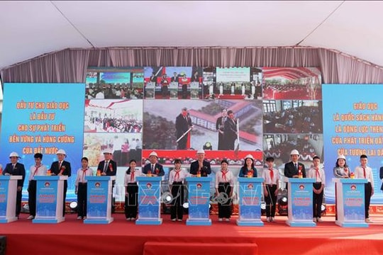 Phó Thủ tướng Nguyễn Hòa Bình dự lễ khởi công trường nội trú liên cấp vùng biên Hà Tĩnh