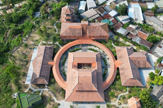 Ngôi chùa 300 tuổi có kiến trúc hành lang tròn ở Huế