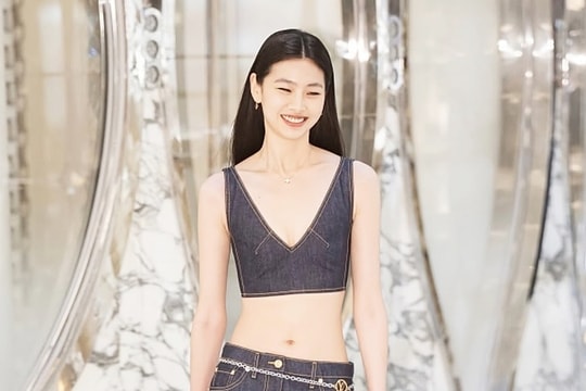 Váy áo cắt xẻ, xuyên thấu của sao ''Squid Game'