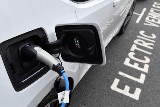 Giá xăng tăng có đủ sức kích cầu xe điện?