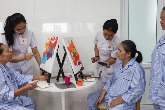 Đề xuất mở điểm chăm sóc người già ban ngày ở nhà văn hóa