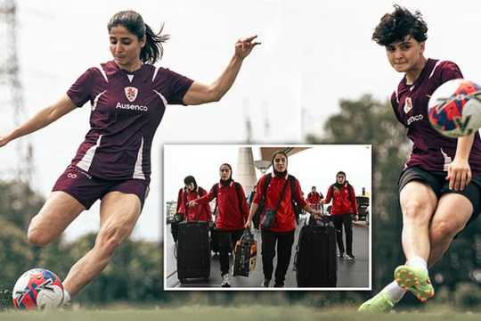 Hai nữ cầu thủ Iran không đội hijab khi tập luyện tại Australia