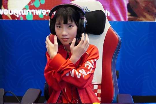 VĐV Esports Hoa Tranh: 'Ngày trở về từ SEA Games là lần đầu tiên tôi thấy bố khóc'