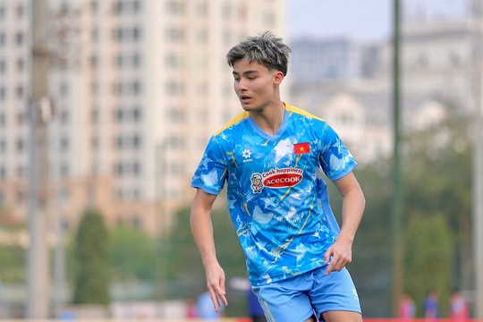 Tiền đạo Việt kiều quyết bám trụ ở châu Âu, chưa nghĩ đến V-League