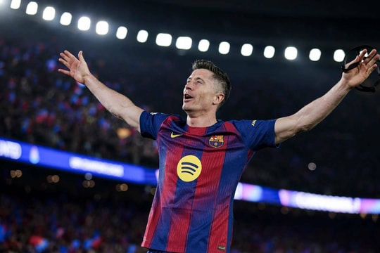 Lewandowski phá một kỷ lục của Messi