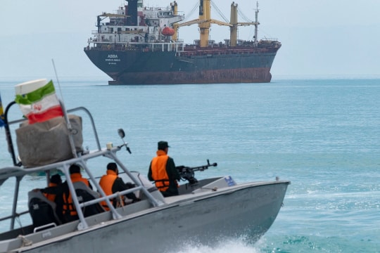 Hoài nghi về ý tưởng lập liên minh hộ tống tàu qua eo biển Hormuz