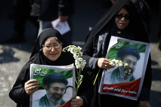 Người Iran tiễn biệt 'bộ não an ninh' của đất nước