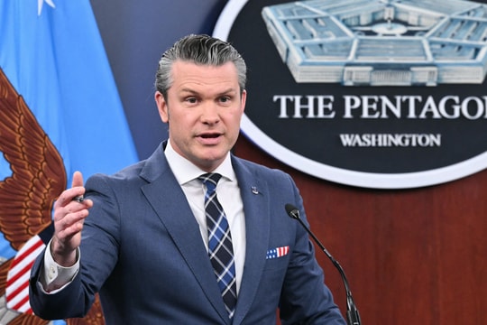 Mỹ tuyên bố đã phá hủy 11 tàu ngầm Iran